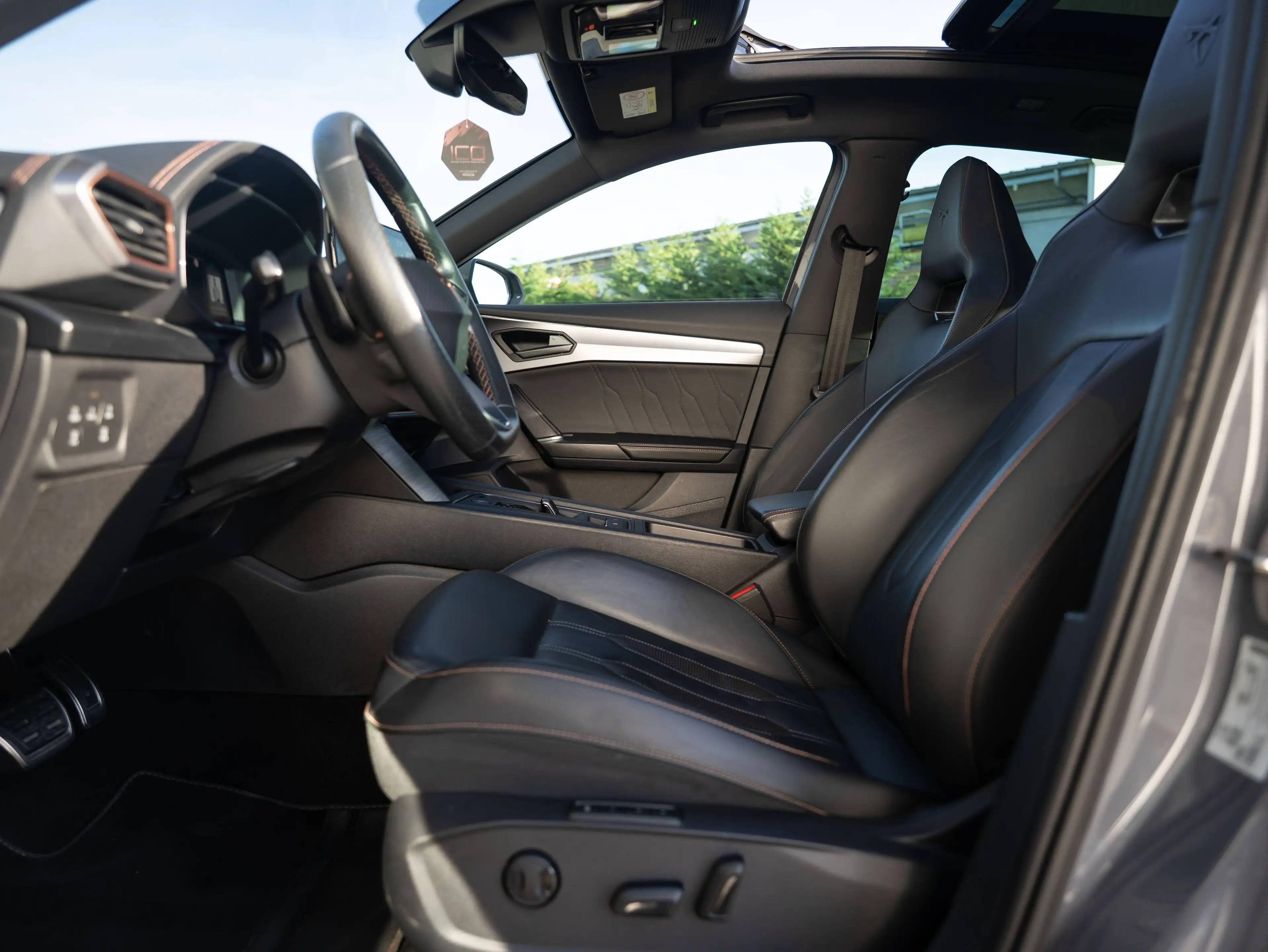 CUPRA Formentor VZ l PHEV l Pano l Electric Seats l Carplay l Keyless l Leather l XL Pack l (180 kW) — photo 14