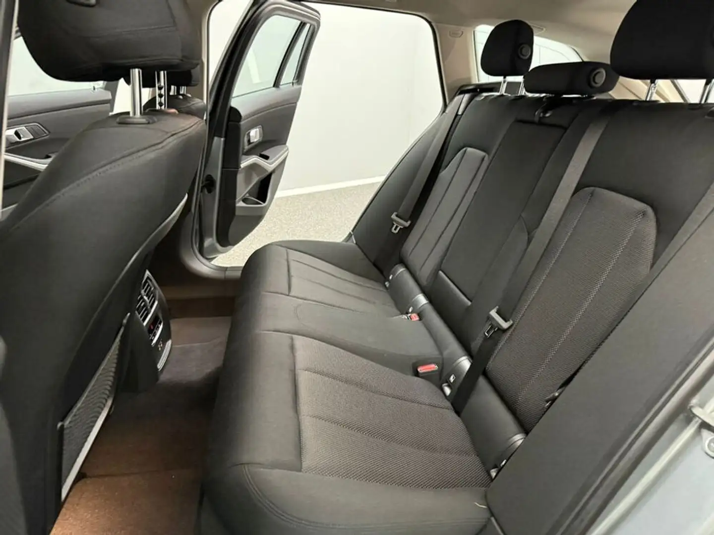 BMW 320 d xDrive Grau - 2
