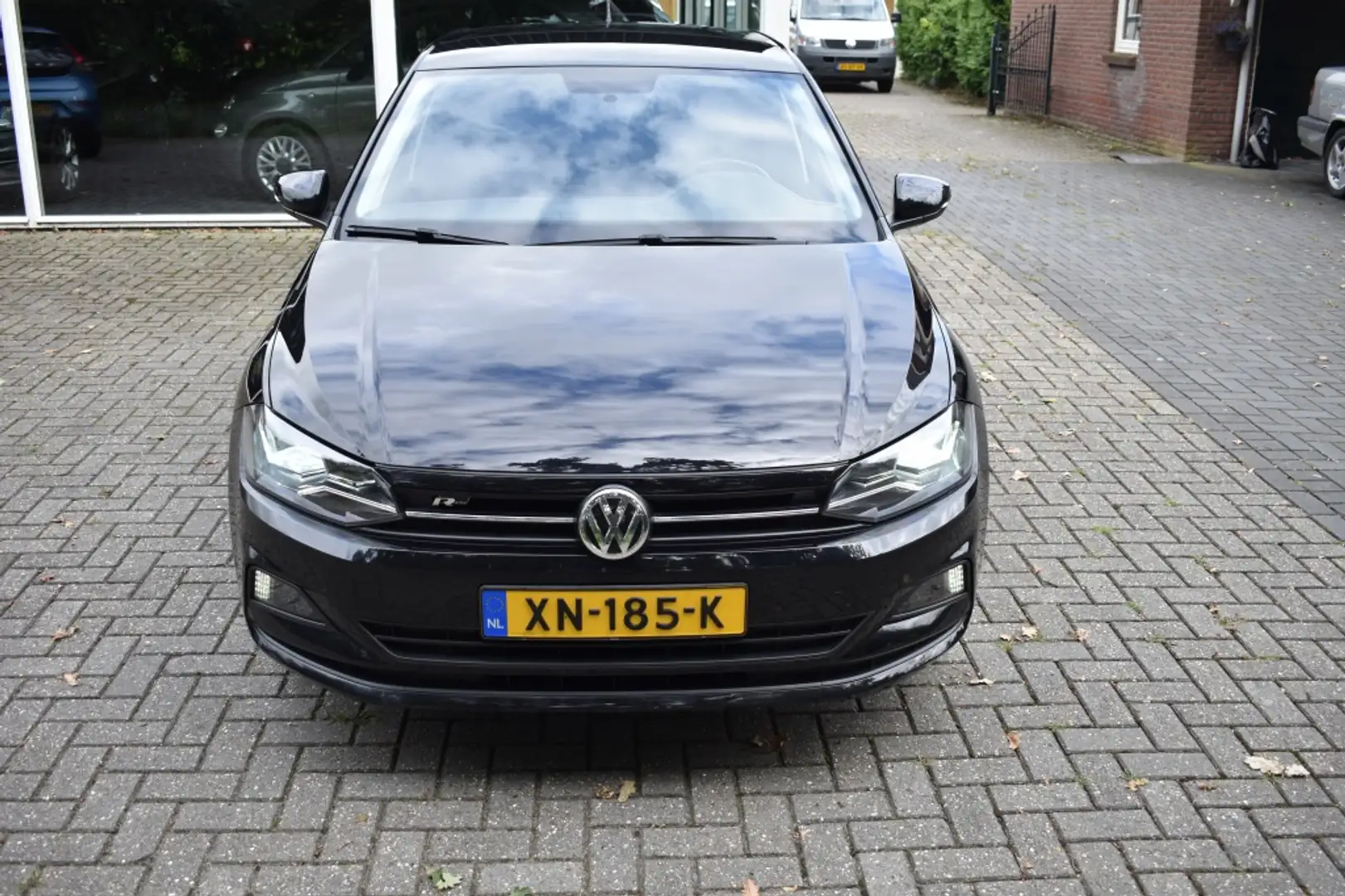 Volkswagen Polo 1.0 MPI Comfortline AIRCO LMV AUDIO Zwart - 2
