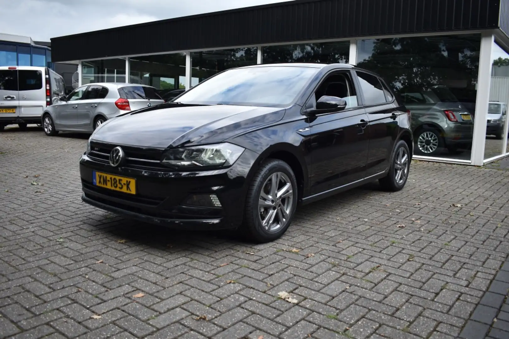 Volkswagen Polo 1.0 MPI Comfortline AIRCO LMV AUDIO Zwart - 1