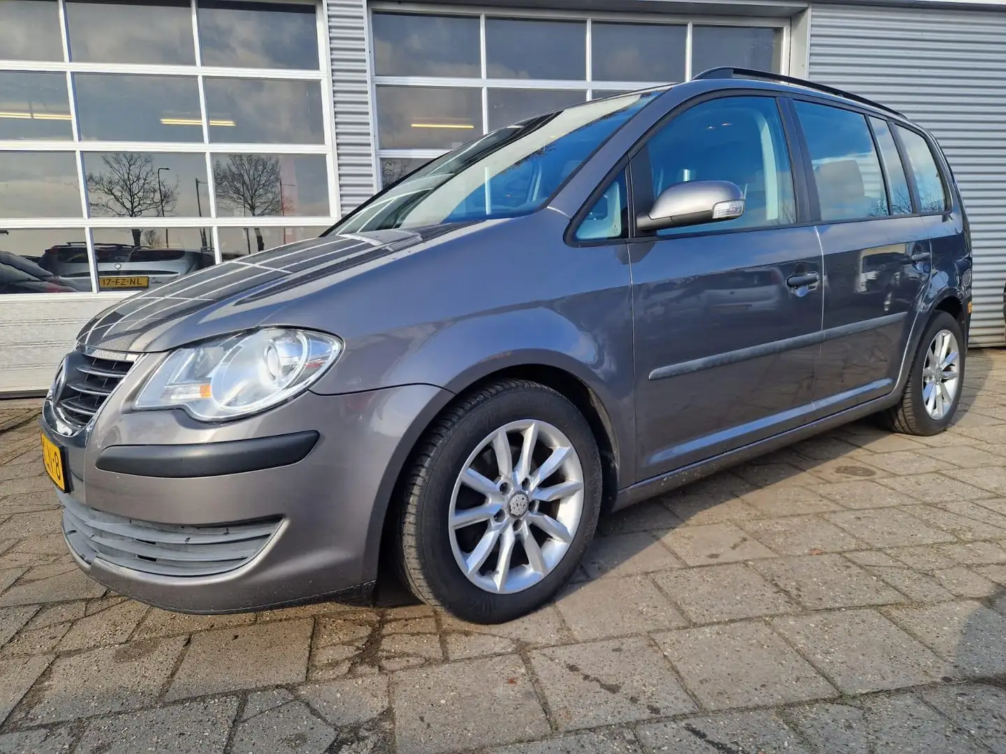 Volkswagen Touran 1.9 TDI Trendline BlueMotion Grau - 1