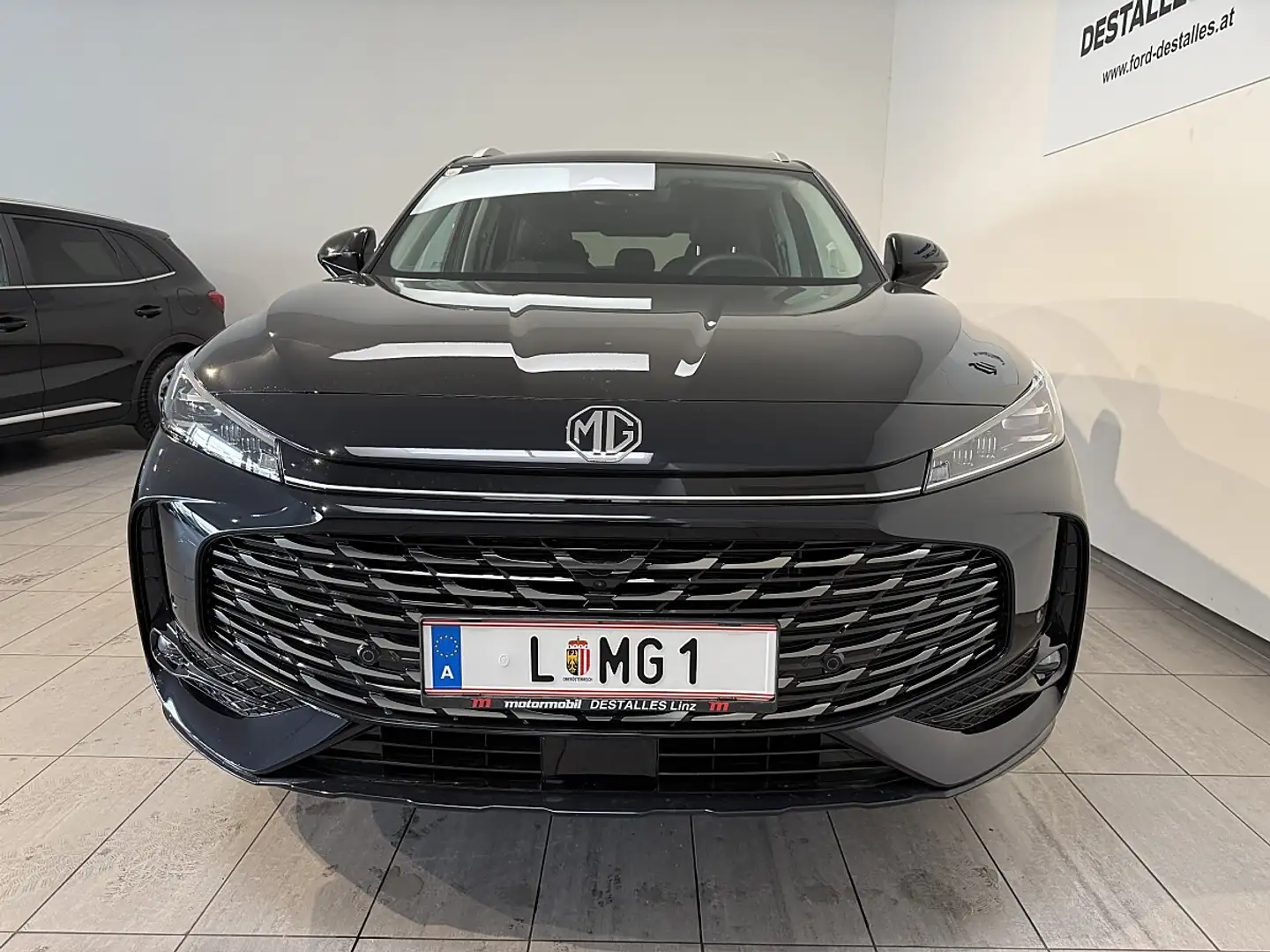 MG HS PHEV+ Luxury 21,4kWh Aut. *Vorführwagen - WINTE... Schwarz - 2