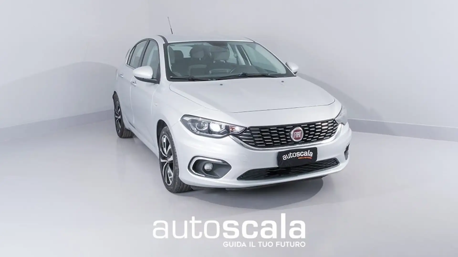 Fiat Tipo 1.6 Mjt S&S 5 porte Lounge Srebrny - 1