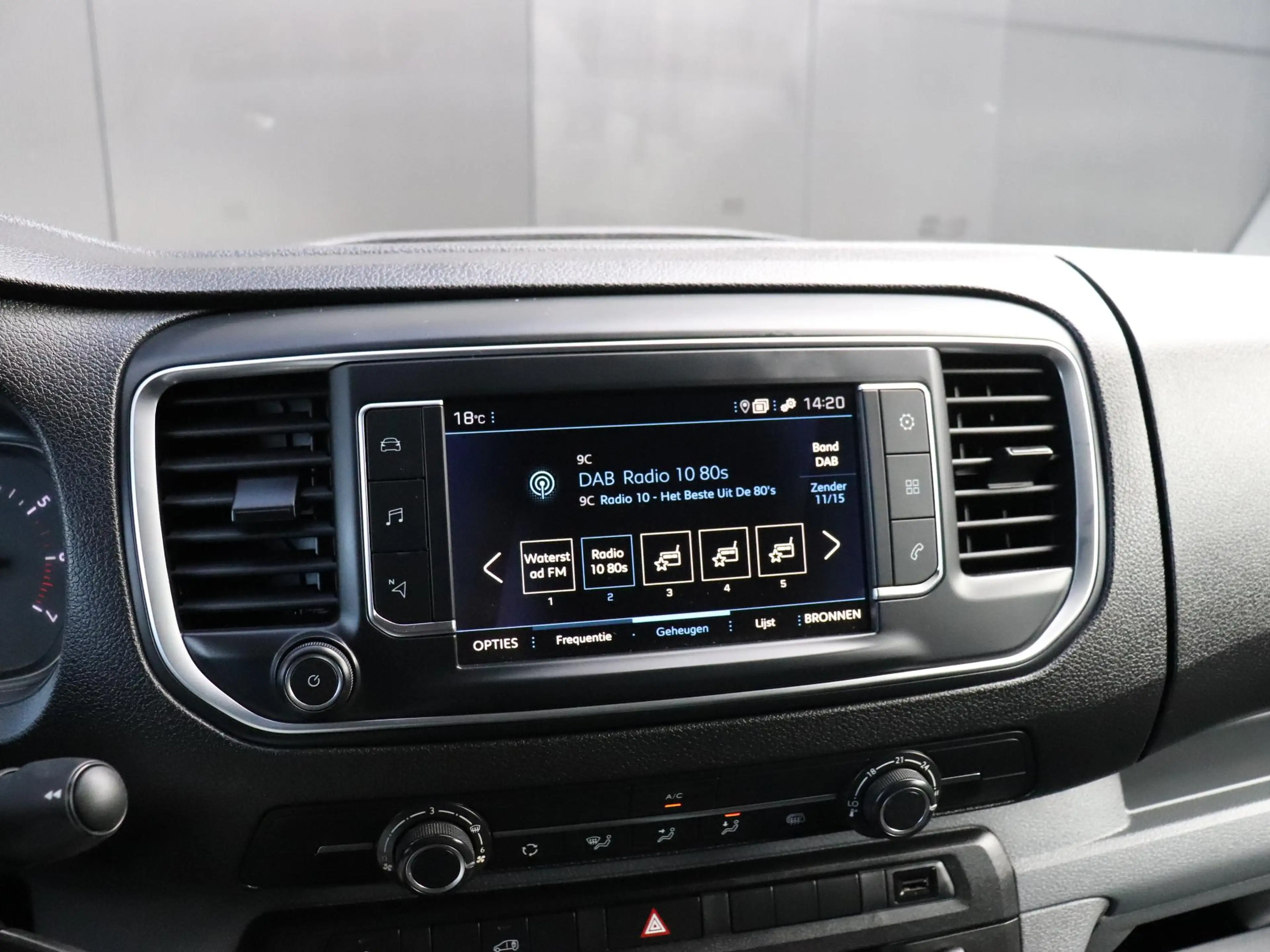 Peugeot Expert 2.0 BlueHDI 145 Standard Premium | TREKHAAK | PDC — photo 6