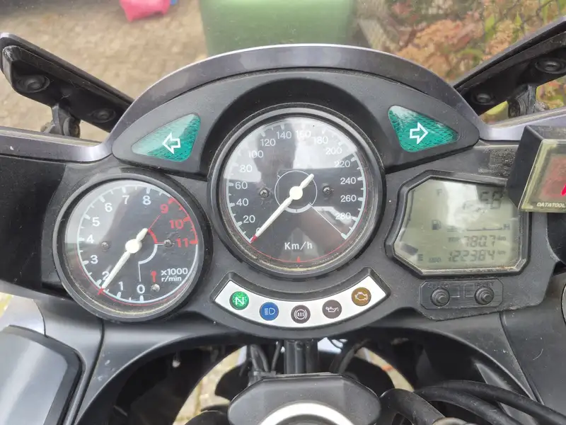 Yamaha FJR 1300 - foto 4