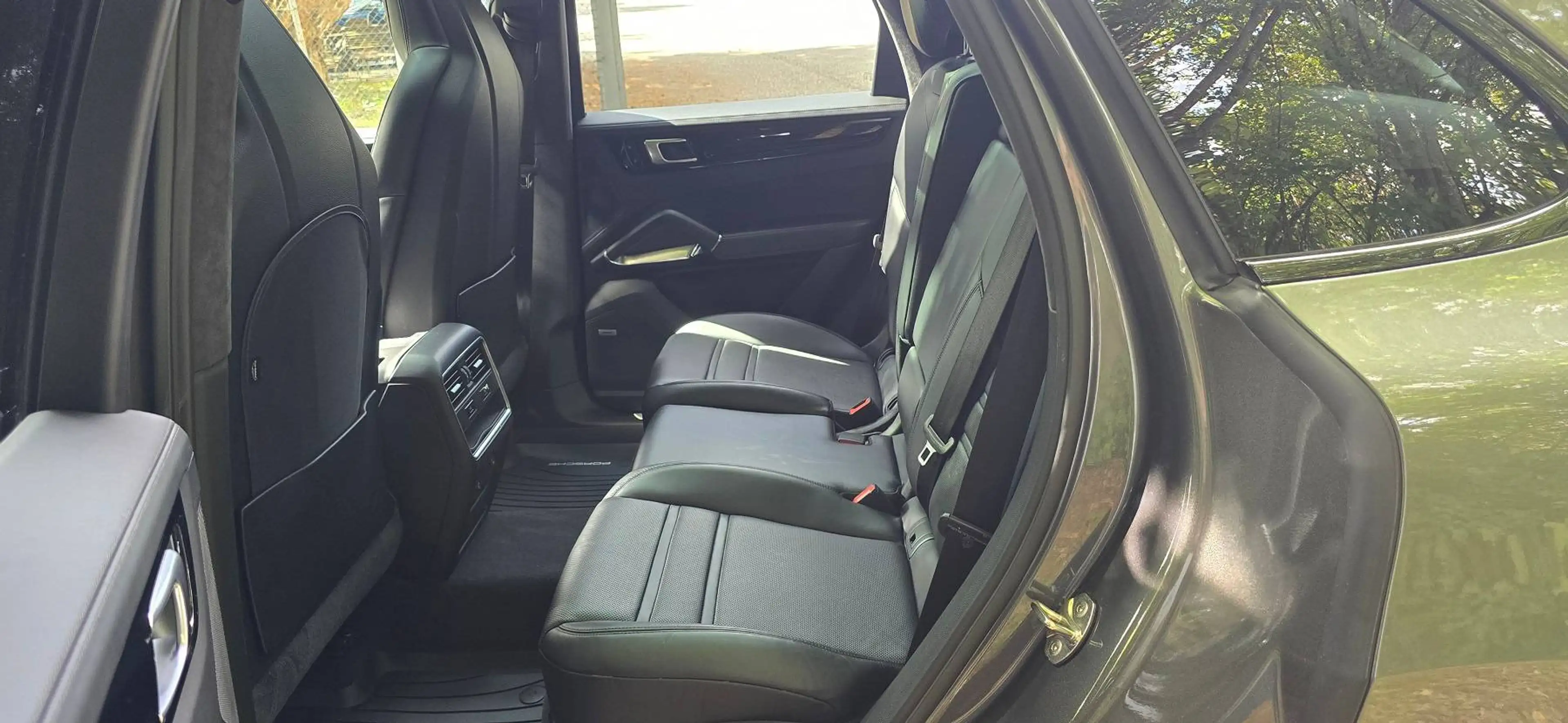 Porsche Cayenne Cayenne Turbo*Panorama*Matrix*Luft*Chrono* — photo 12
