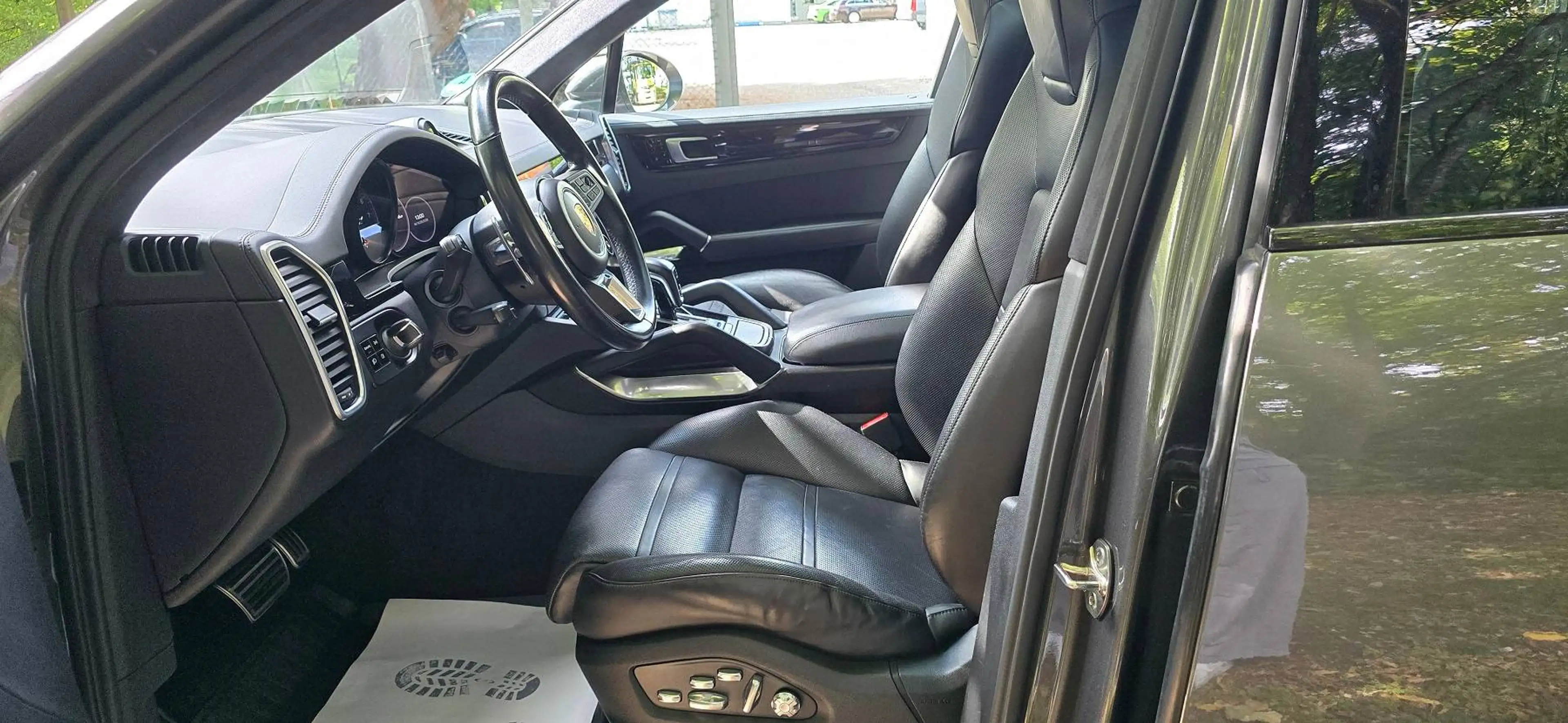 Porsche Cayenne Cayenne Turbo*Panorama*Matrix*Luft*Chrono* — photo 9