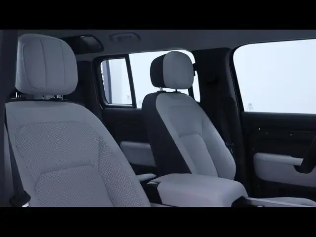 Land Rover Defender view 12