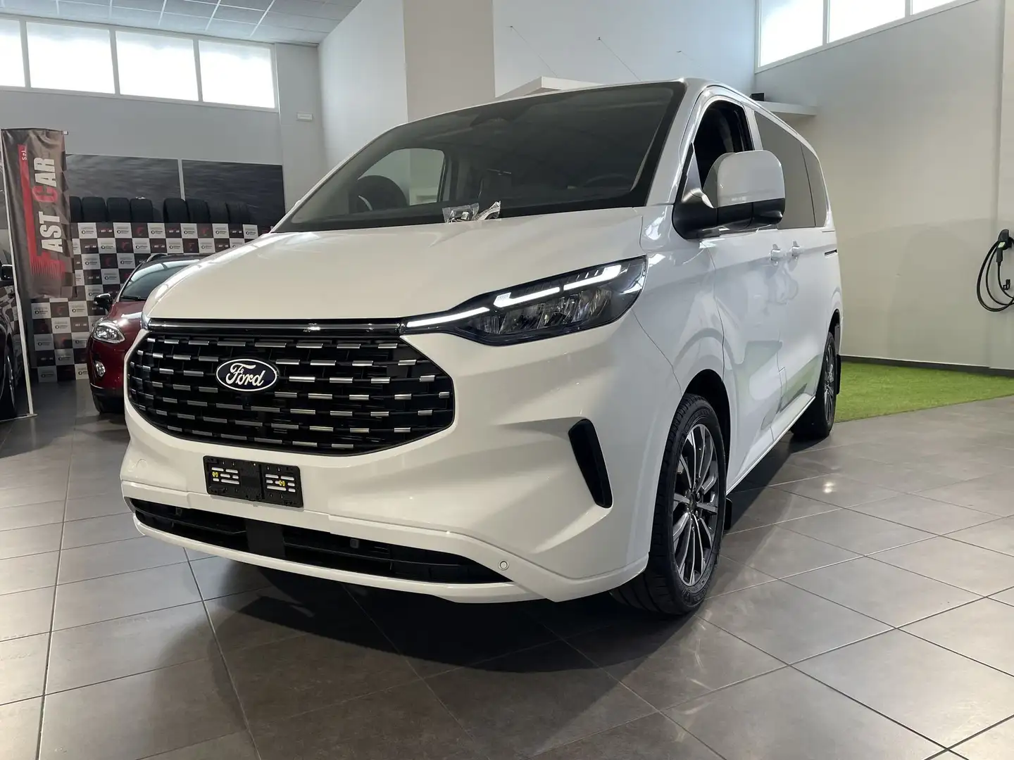 Ford Tourneo Custom 320 2.0 EcoBlue 170CV aut. AWD PC Titanium Blanco - 1