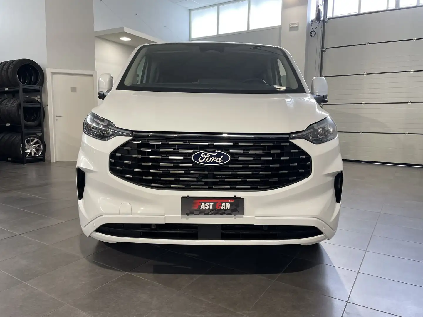 Ford Tourneo Custom 320 2.0 EcoBlue 170CV aut. AWD PC Titanium Blanco - 2