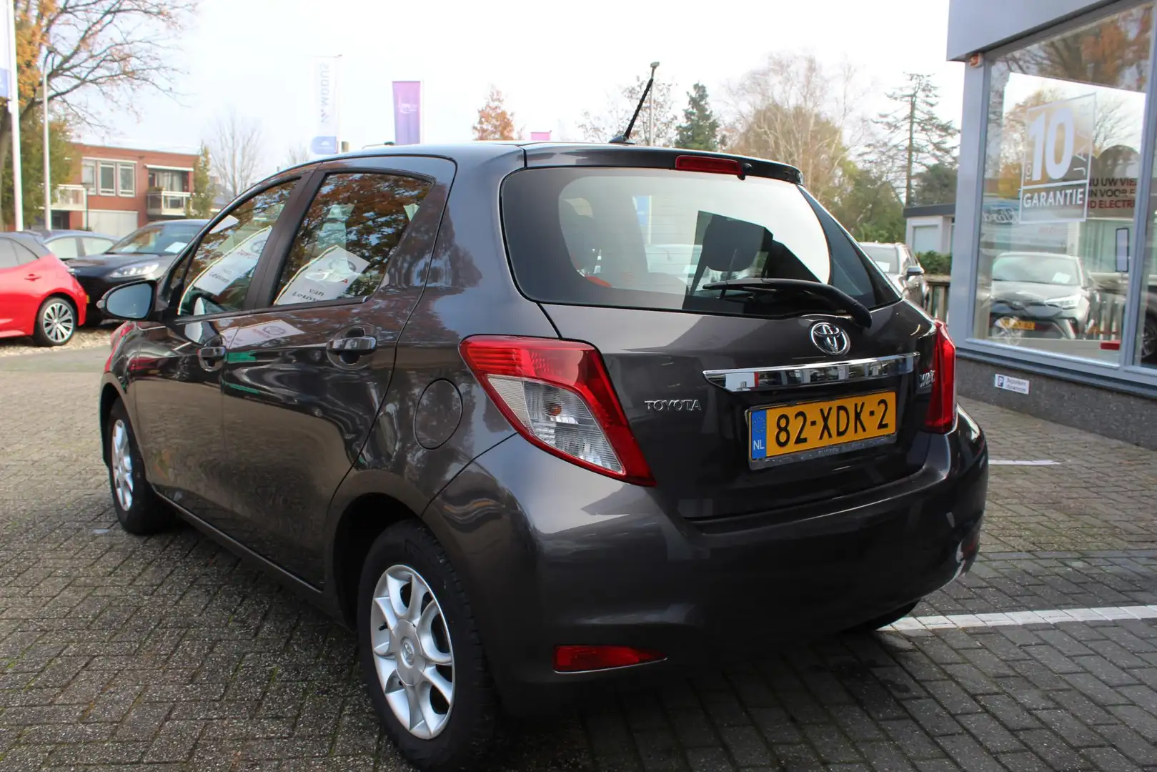 Toyota Yaris 5-DEURS ASPIRATION CAMERA CLIMA EL-RAMEN & SPIEGEL Gris - 2