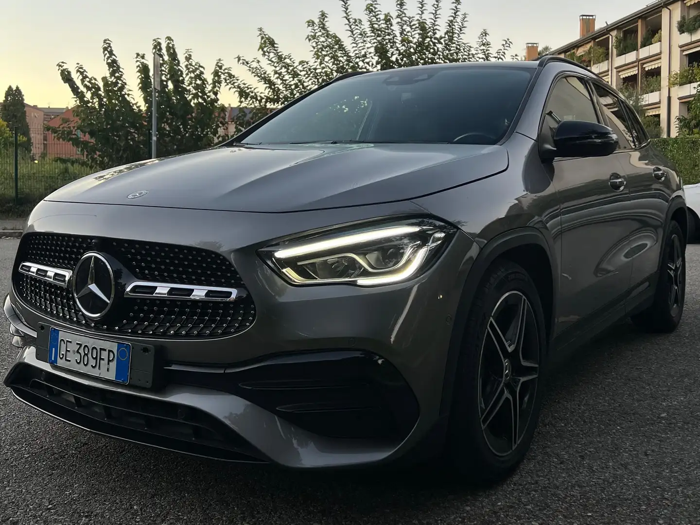 Mercedes-Benz GLA 200 GLA 200 d Premium AMG auto Grigio - 2