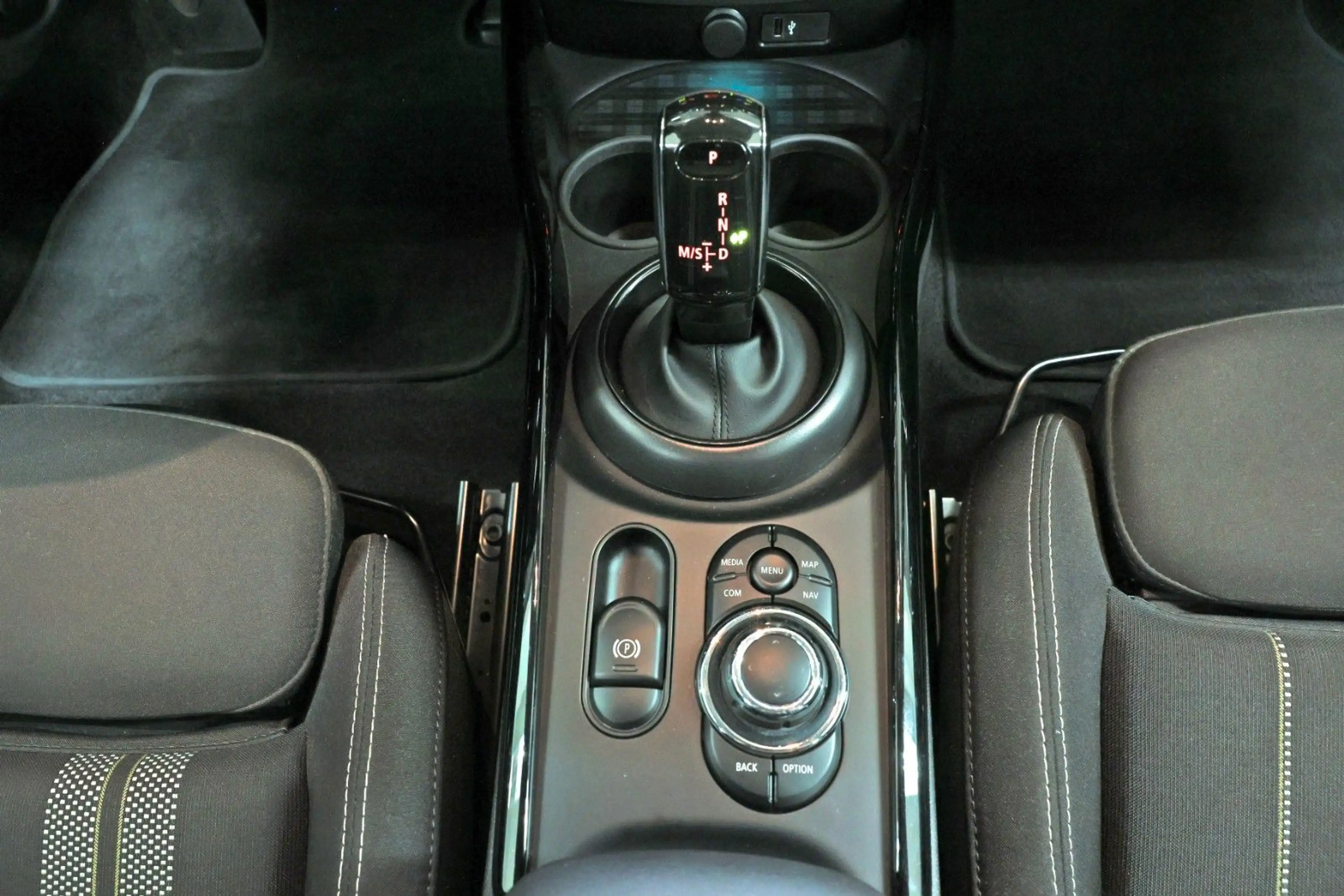 MINI Cooper S Clubman LED Navi DrivAss Kamera uvm! — photo 11