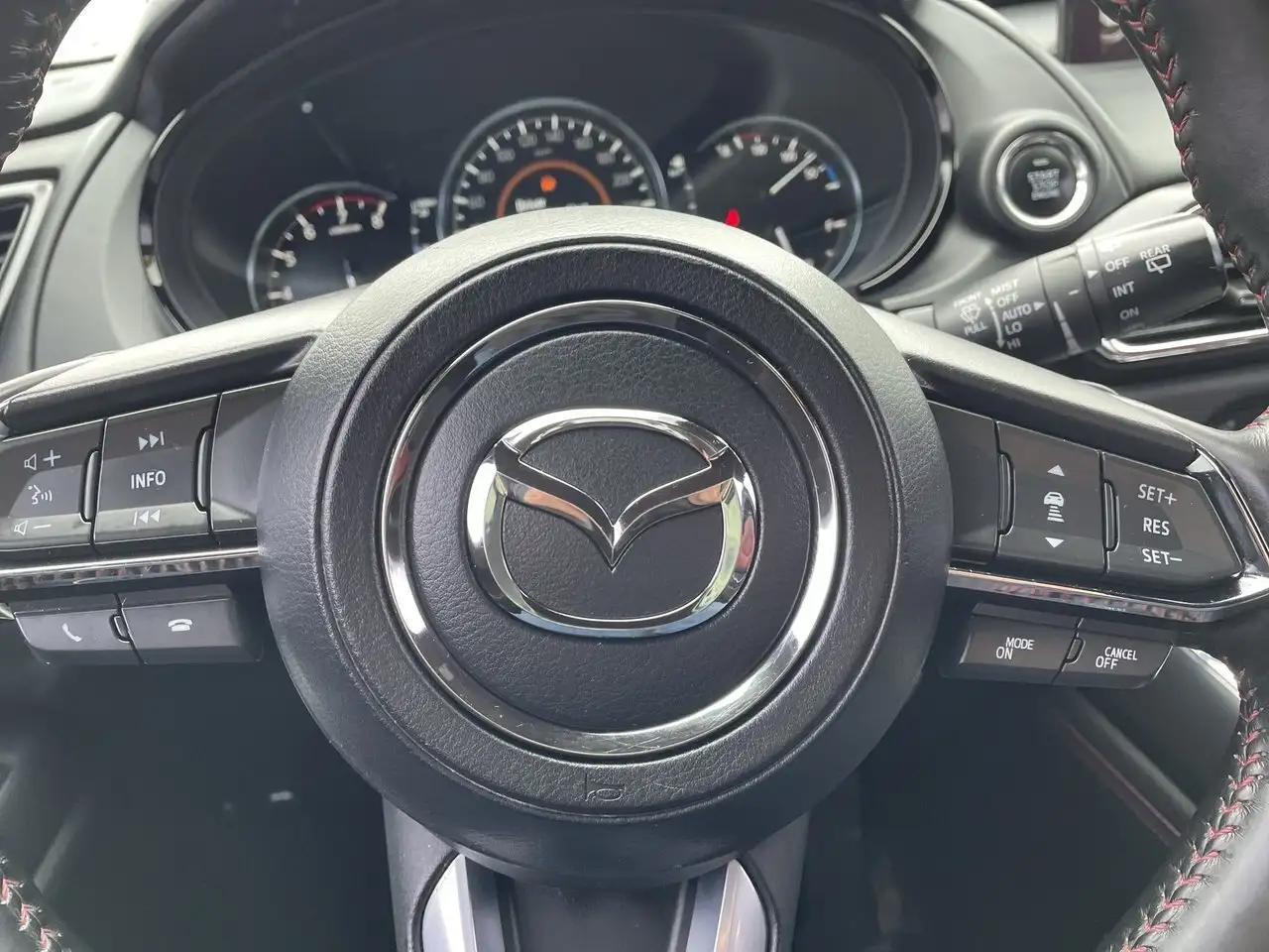 Mazda CX-9 снимка Mazda CX-9