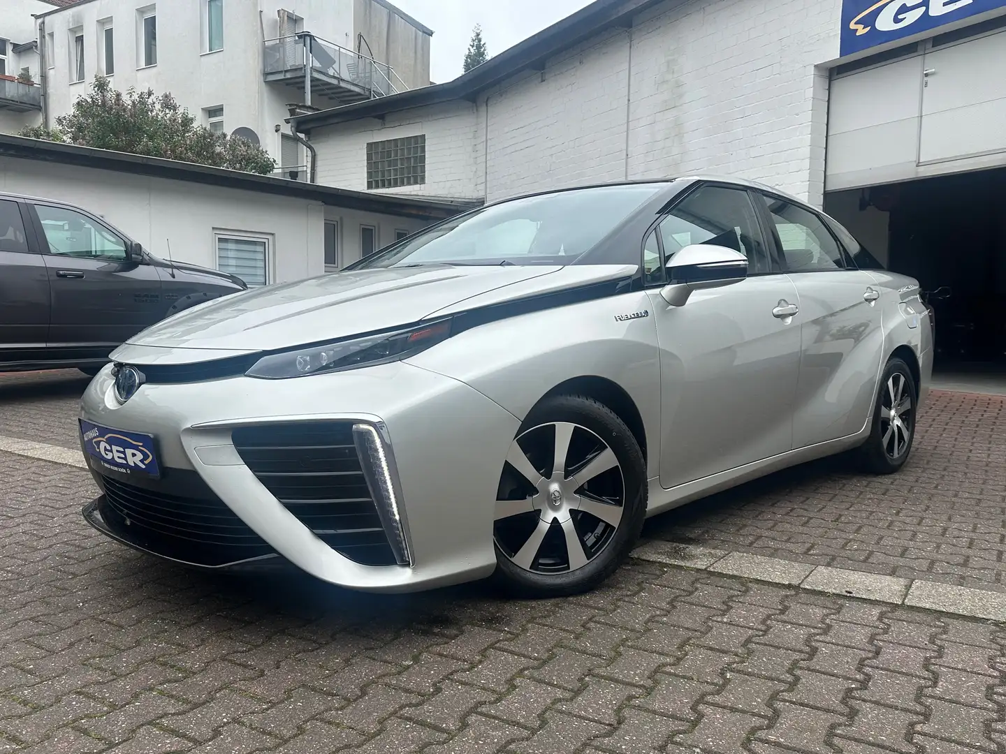 Toyota Mirai Fuelcell Argent - 2