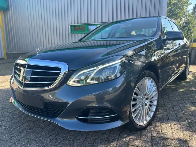 Mercedes-Benz E 400 *Lim*1.Hd*Elegance*4Matic*LED*Navi*AHK