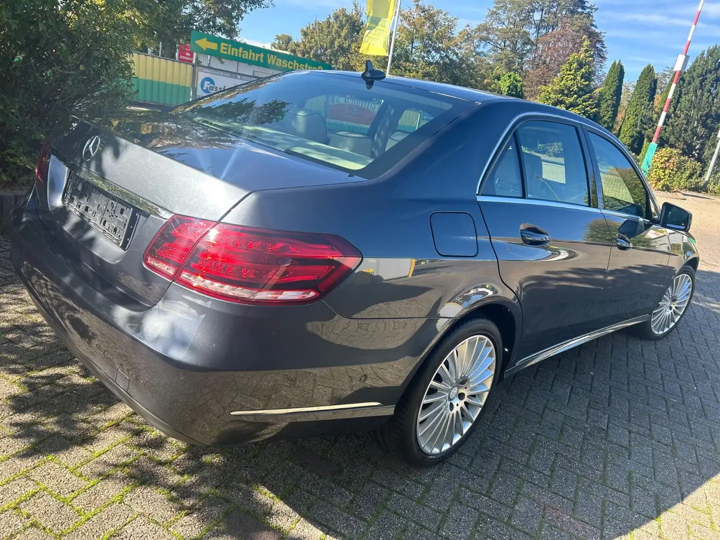 Mercedes-Benz E 400 *Lim*1.Hd*Elegance*4Matic*LED*Navi*AHK Grau - 2