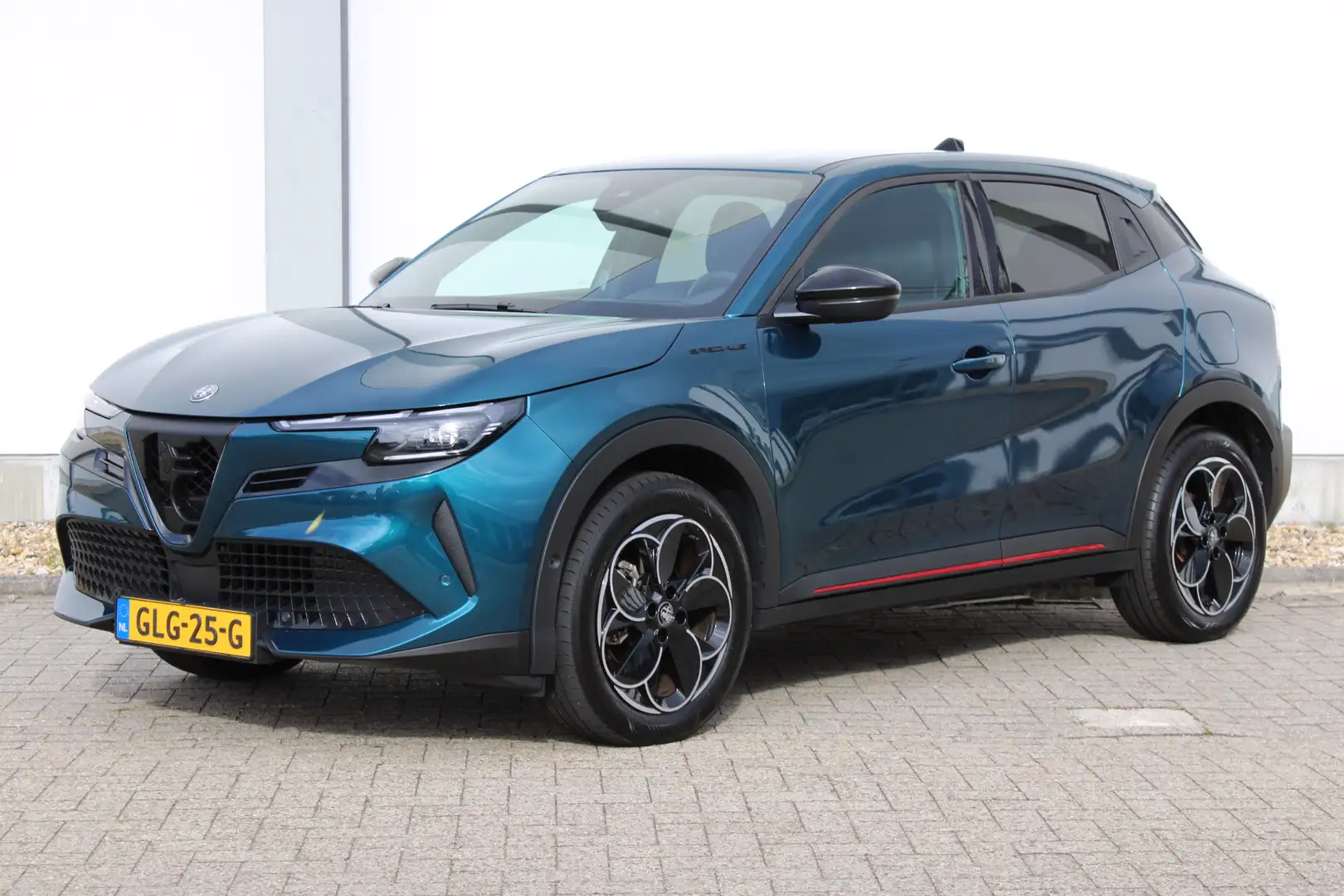 Alfa Romeo Junior Elettrica Speciale 54 kWh / Navigatie / Camera / D Bleu - 1