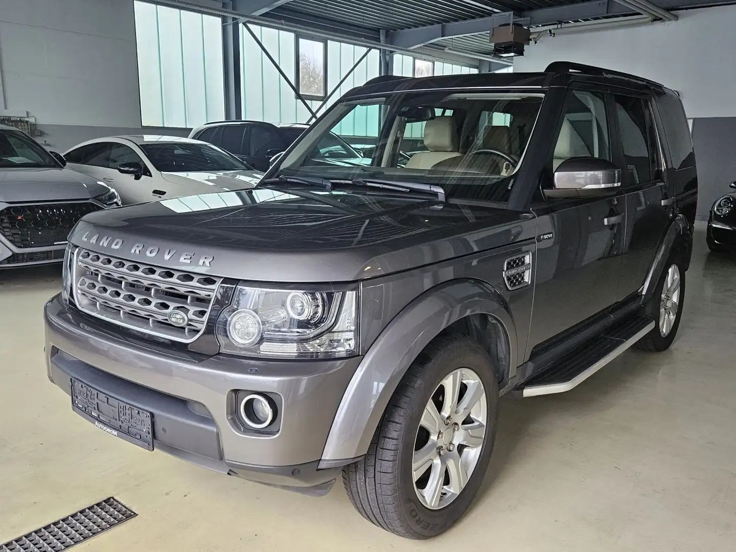 Land Rover Discovery 3.0 V6 Supercharged 7-Sitzer+Pano+LHZ. Grijs - 2