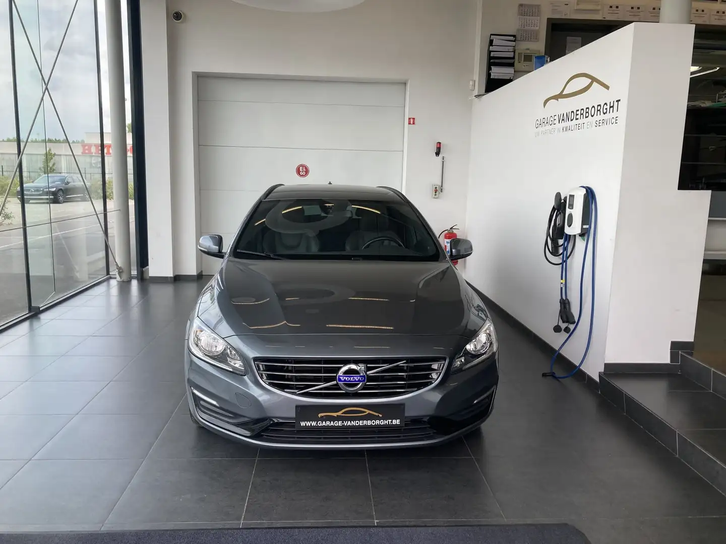 Volvo V60 T3 BENZINE SLECHTS 58000KM LEDER-GPS Grigio - 2