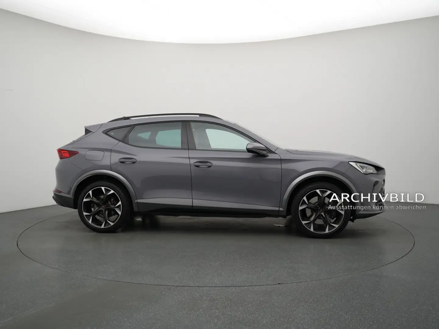 CUPRA Formentor VZ e-Hybrid PANO AHK ACC NAVI LEDER Grau - 2