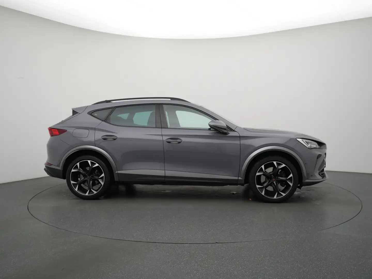 CUPRA Formentor VZ e-Hybrid PANO AHK ACC NAVI LEDER Grau - 2