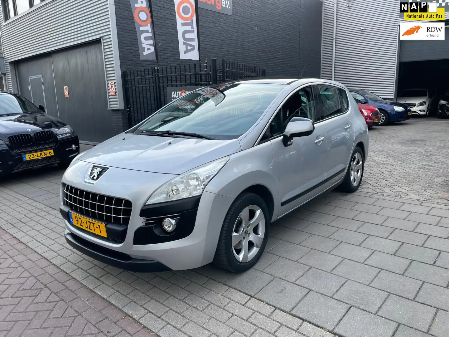 Peugeot 3008 1.6 THP Première 2e Eigenaar Pano Trekhaak Airco N Grijs - 1
