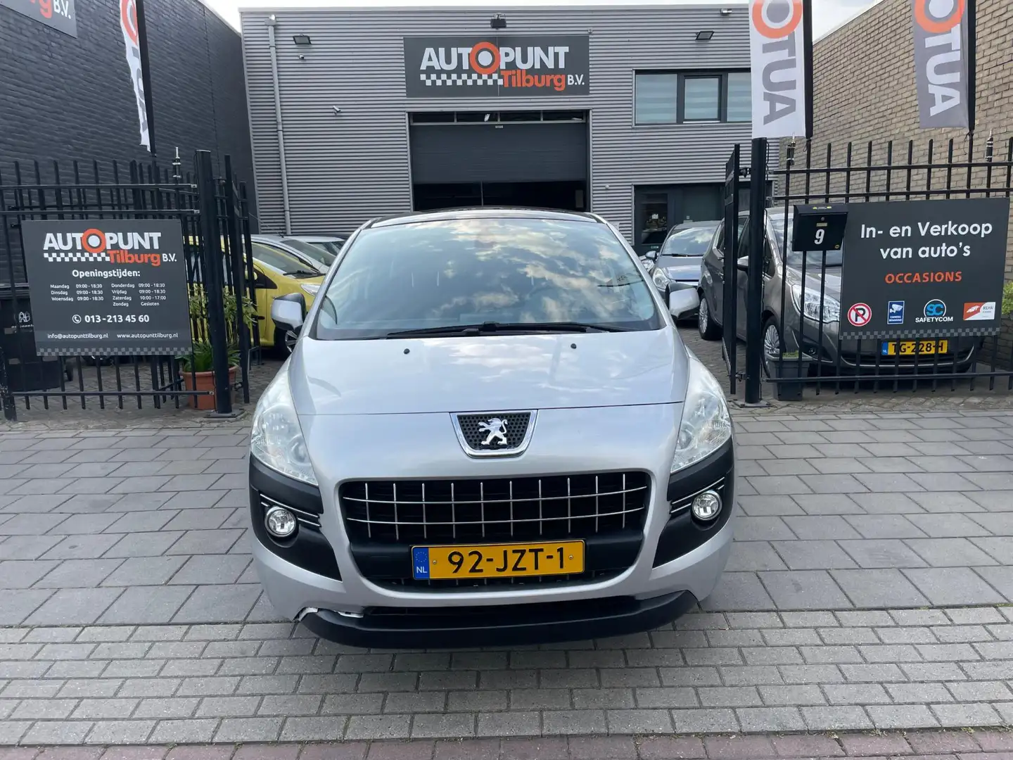 Peugeot 3008 1.6 THP Première 2e Eigenaar Pano Trekhaak Airco N Grijs - 2