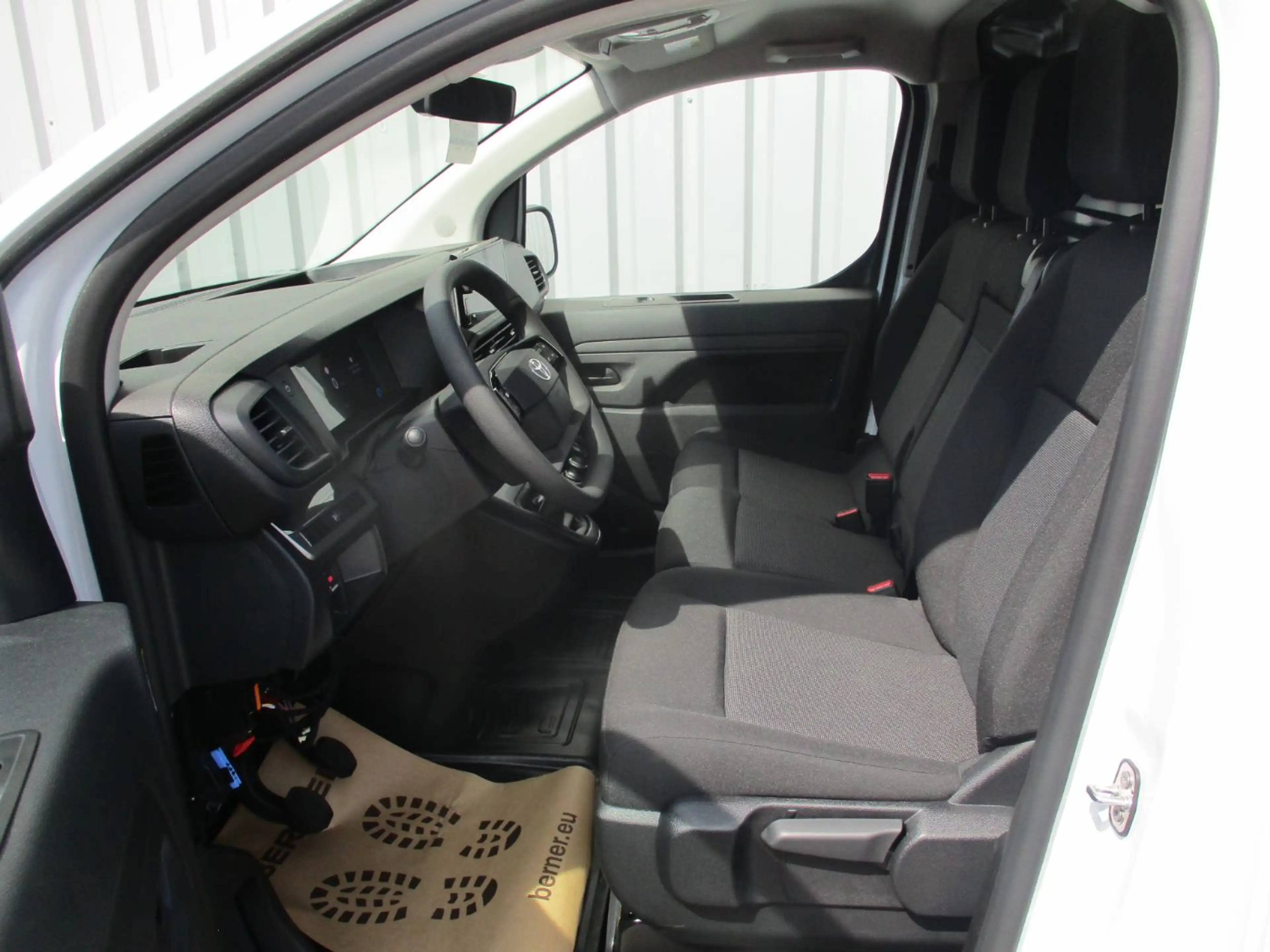 Toyota Proace Kasten 2.2 D-4D L2 Kasten Meister SHZ+PDC — photo 10