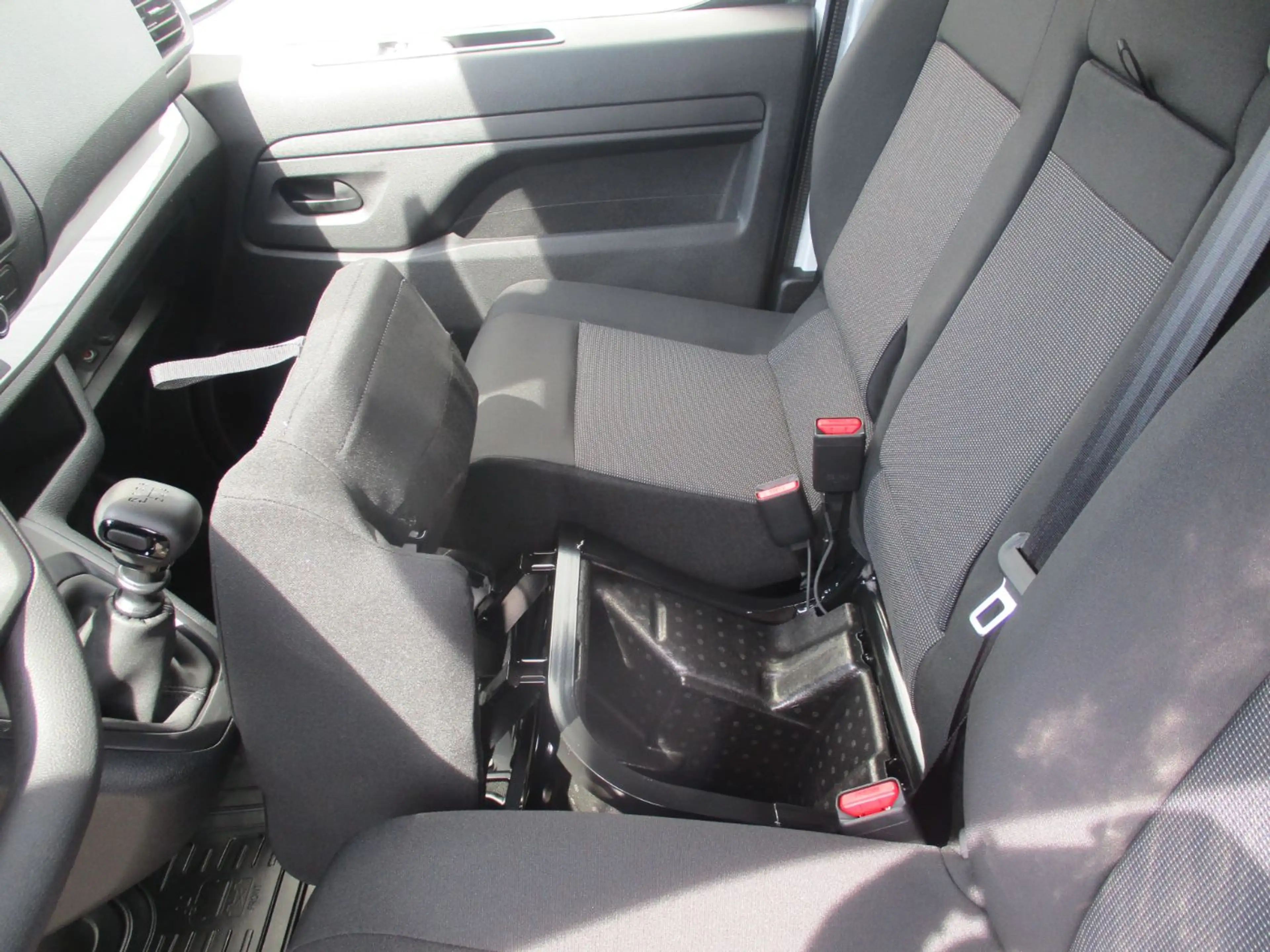 Toyota Proace Kasten 2.2 D-4D L2 Kasten Meister SHZ+PDC — photo 11