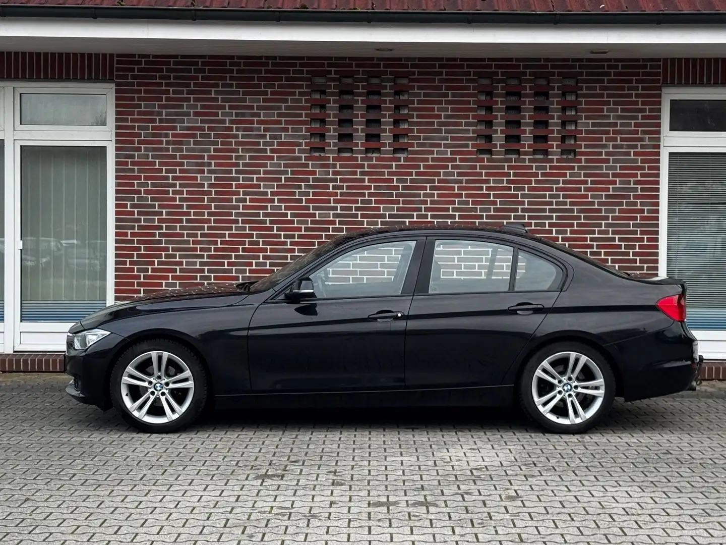 BMW 320 3 Limousine 320 d*BI XENON*NAVI.PROFF*PDC* Noir - 2