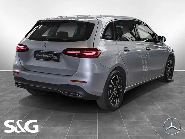Mercedes-Benz B-Class view 3