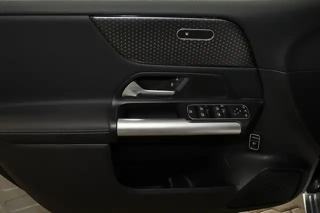 Mercedes-Benz B-Class view 12