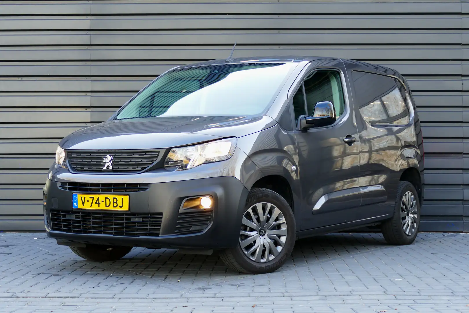 Peugeot Partner 1.5 BLUEHDI 130PK L1H1 AUTOMAAT / NAVI /CLIMA / PD Grijs - 1