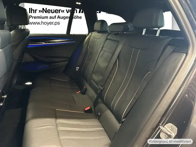 BMW 5 Series view 8