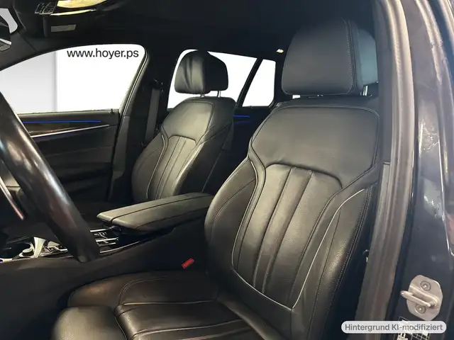 BMW 5 Series view 6