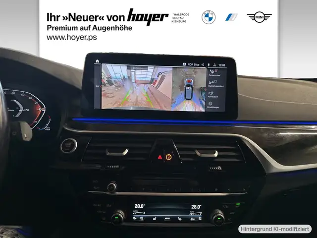 BMW 5 Series view 9