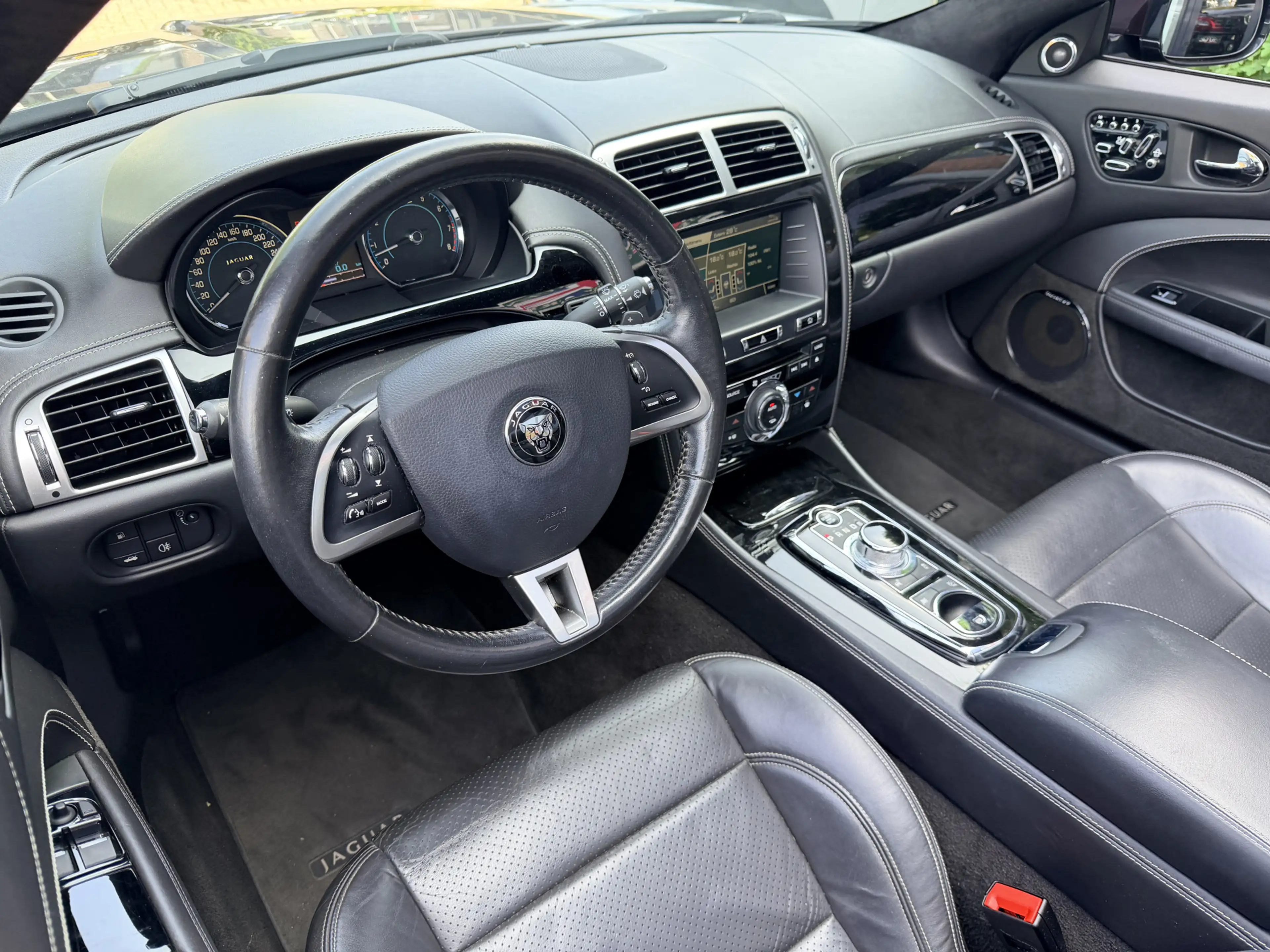 Jaguar XK 5.0 V8 Convertible Portfolio — photo 3