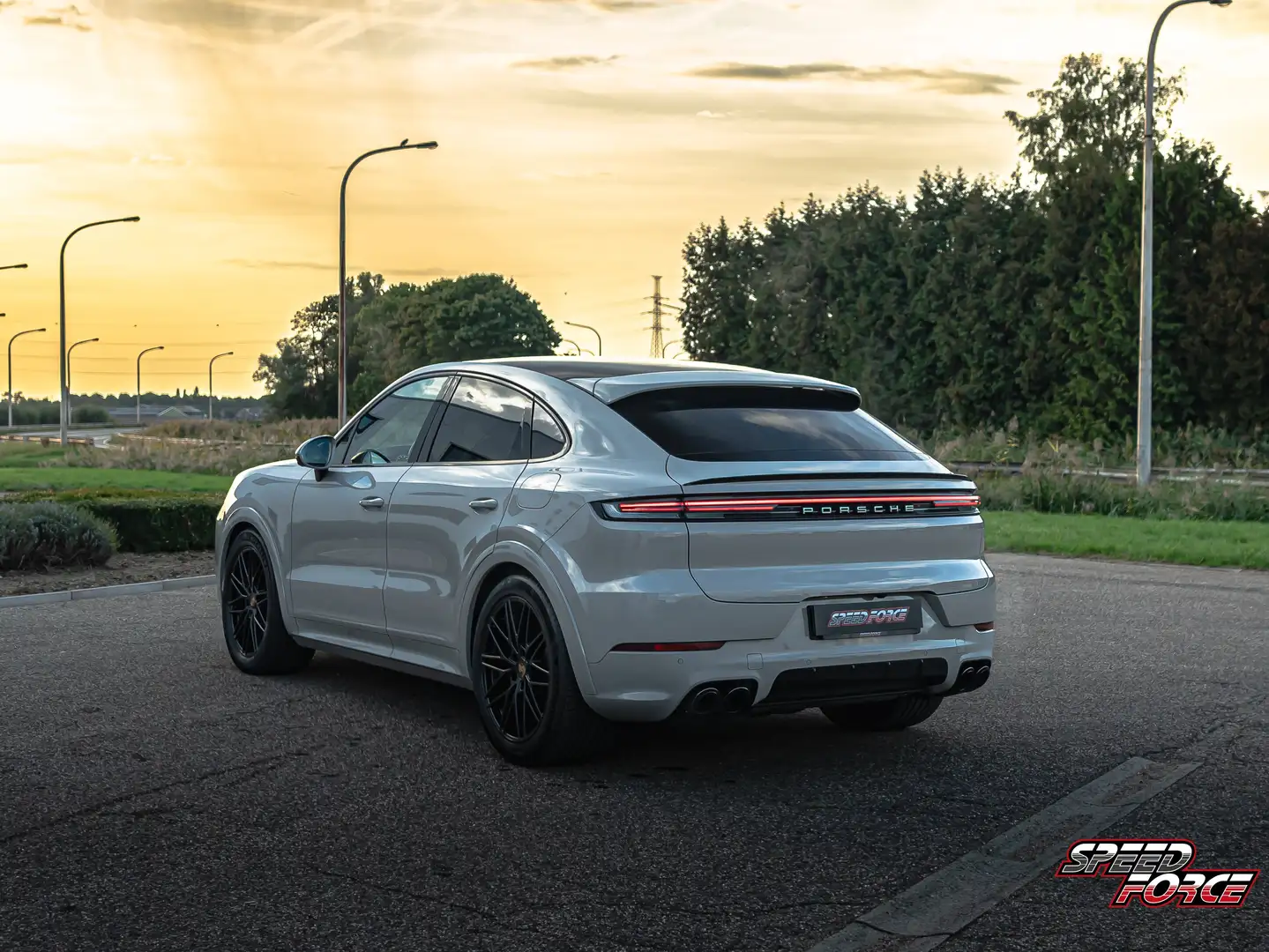 Porsche Cayenne E-Hybrid Coupé | 22" | Head-Up Display | BOSE Grau - 2