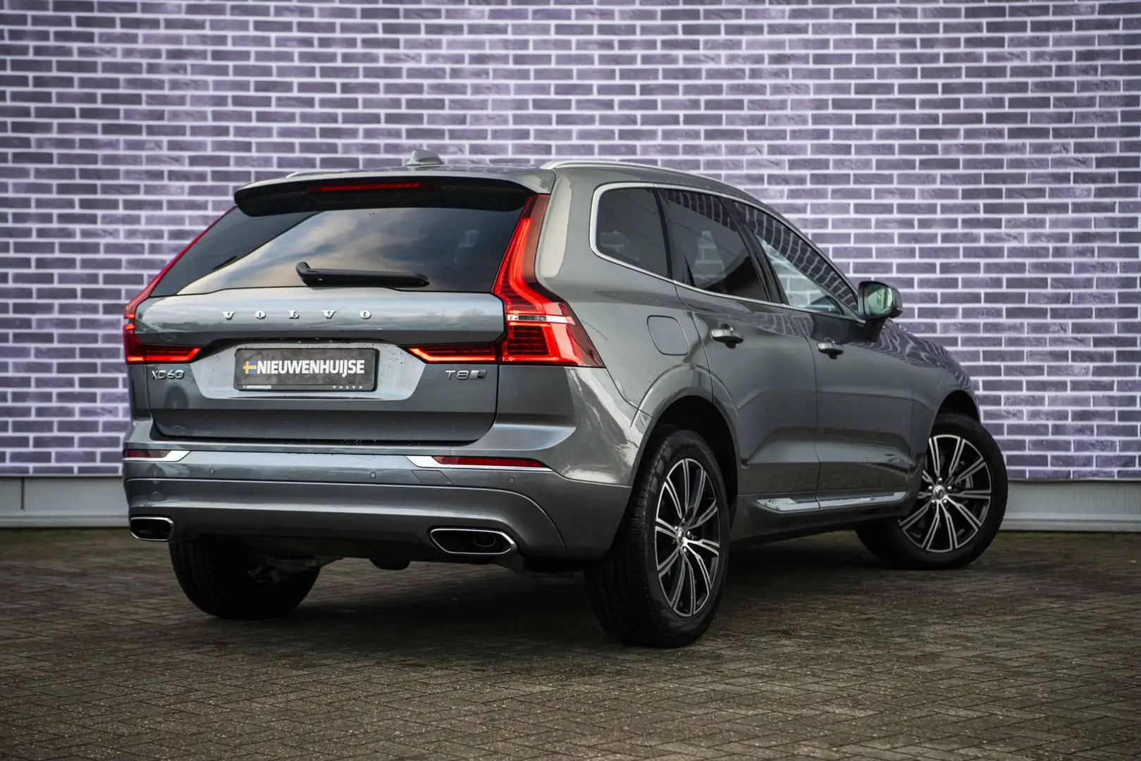 Volvo XC60 2.0 T8 Twin Engine AWD Inscription | Luchtvering | Grigio - 2