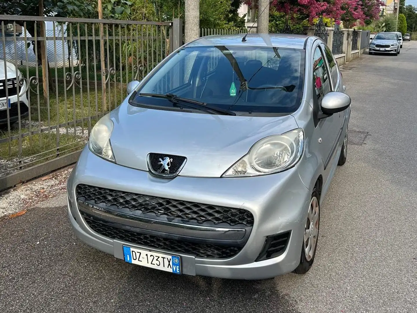 Peugeot 107 107 2005 1.0 12v Active (plaisir) 5p FL Argento - 1