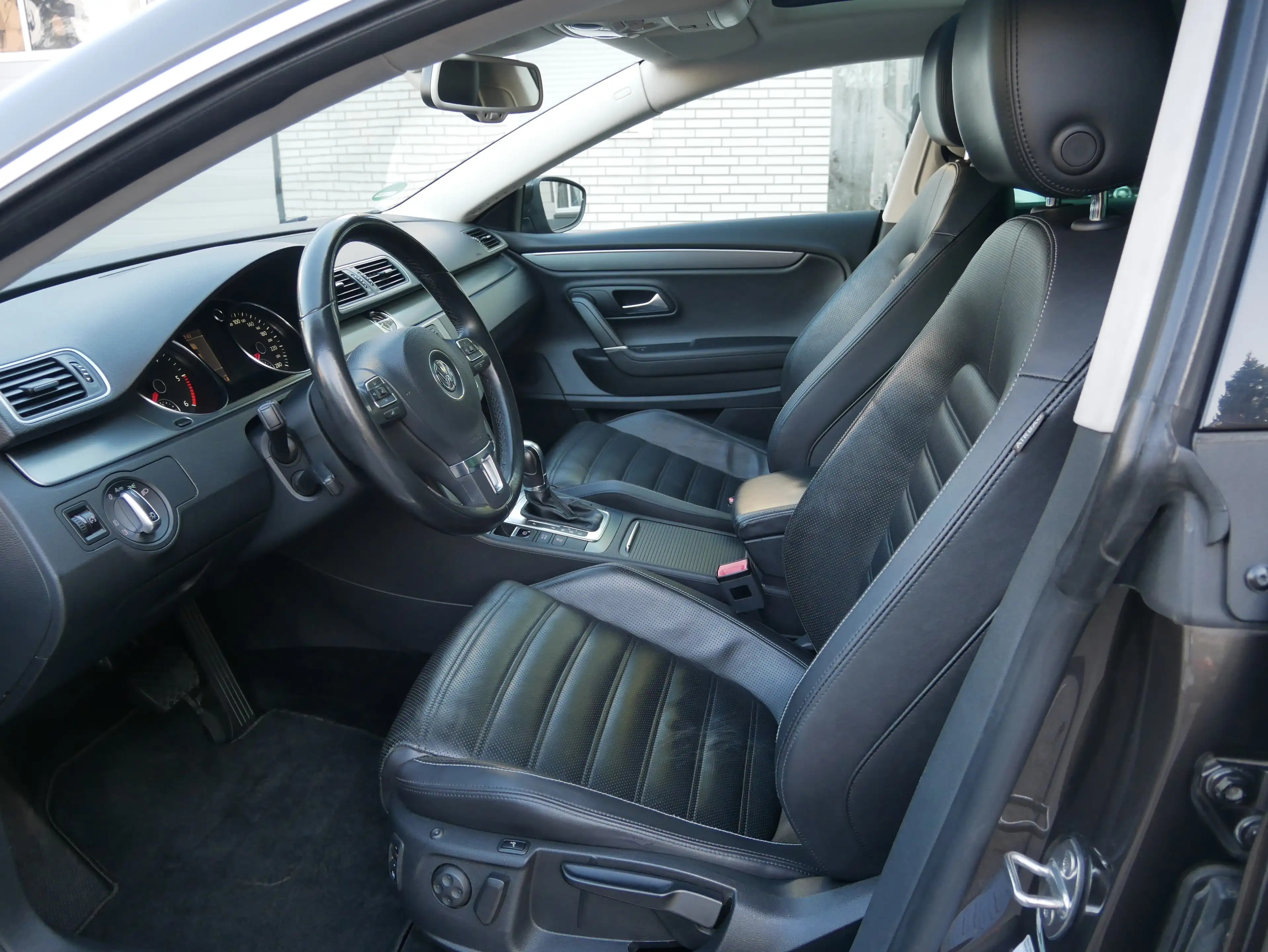 Volkswagen CC Basis BMT DSG LED Pano Leder SitzklimaNaviLane Kam — photo 9