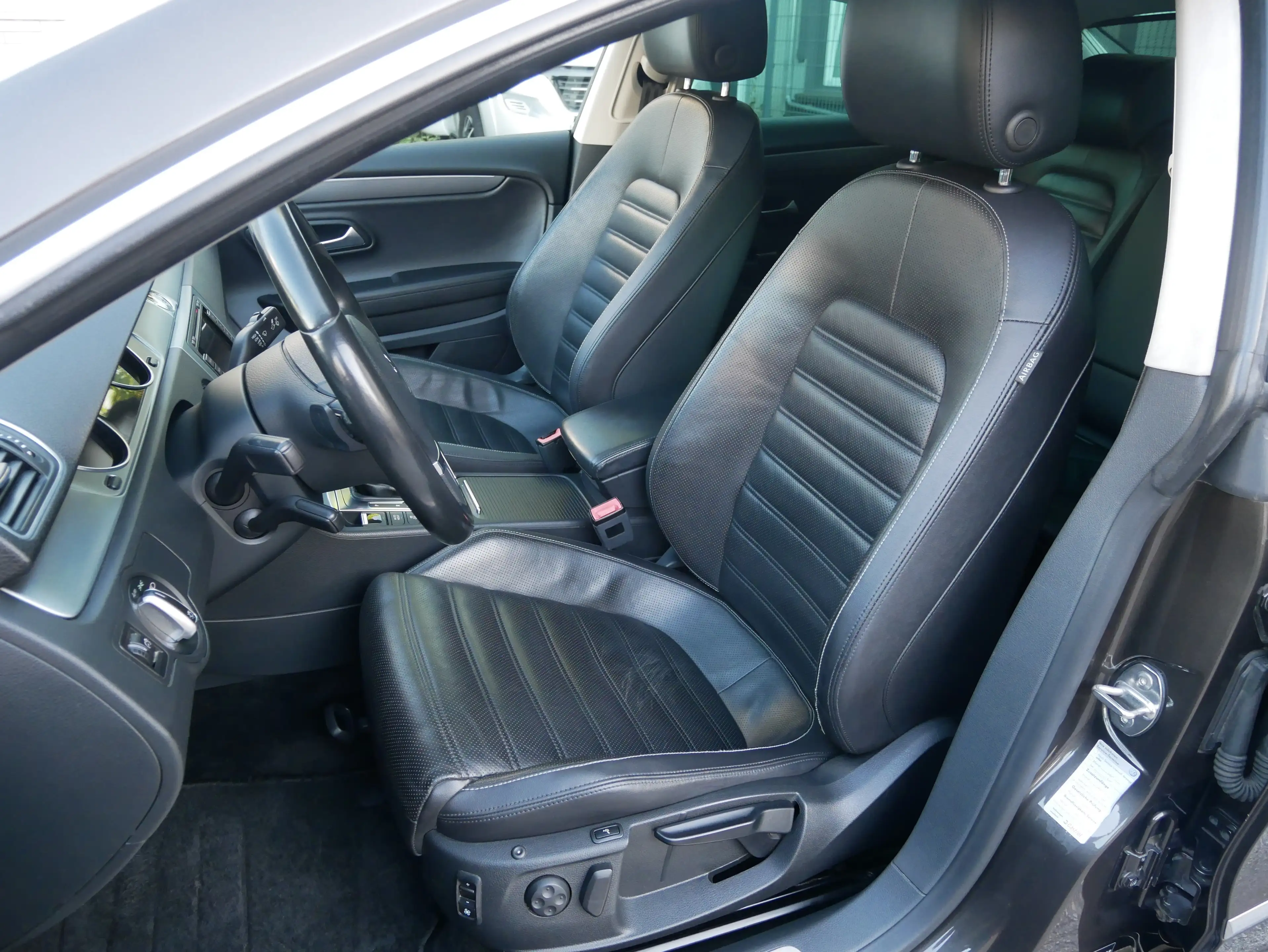 Volkswagen CC Basis BMT DSG LED Pano Leder SitzklimaNaviLane Kam — photo 10