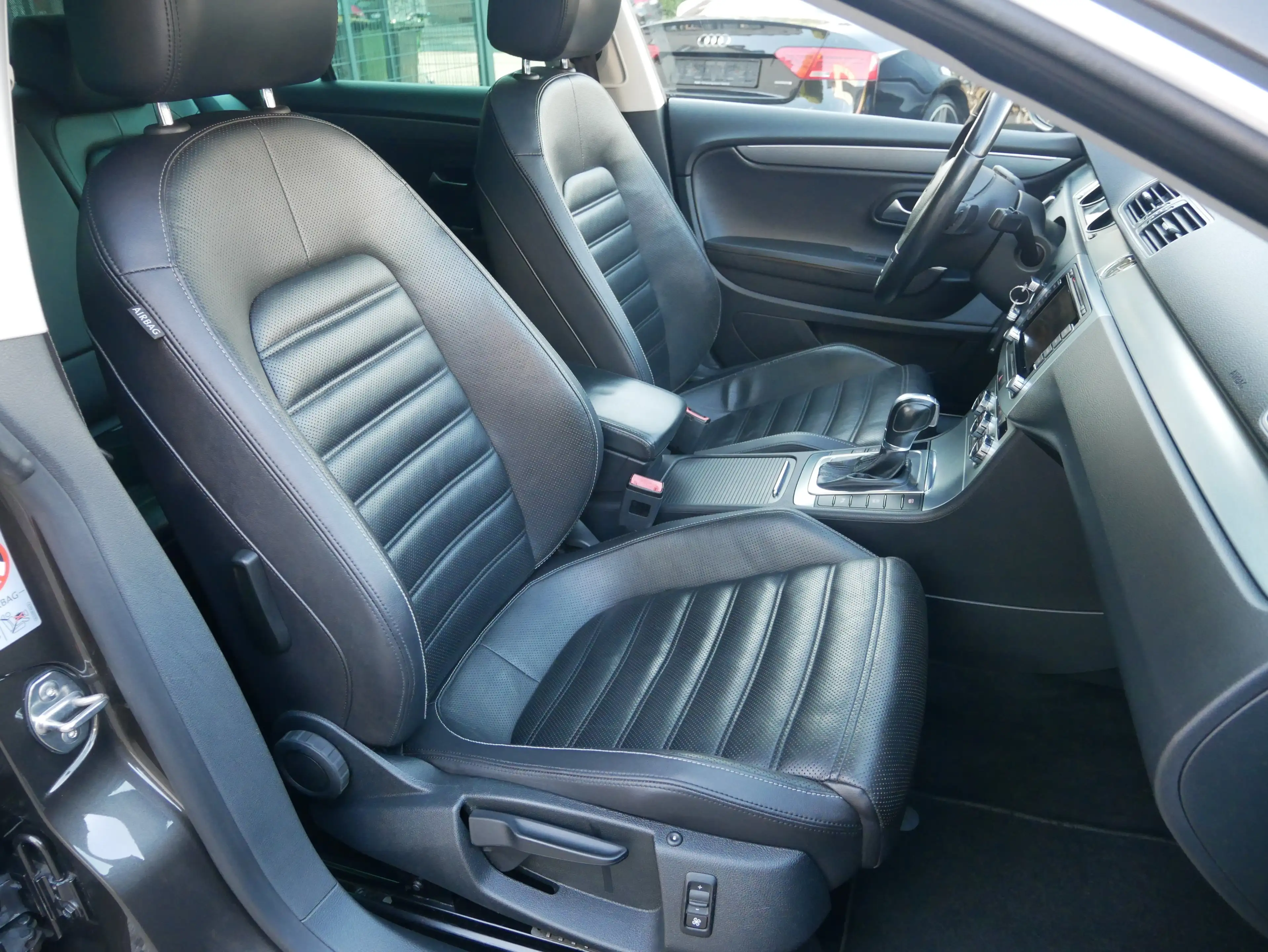 Volkswagen CC Basis BMT DSG LED Pano Leder SitzklimaNaviLane Kam — photo 12