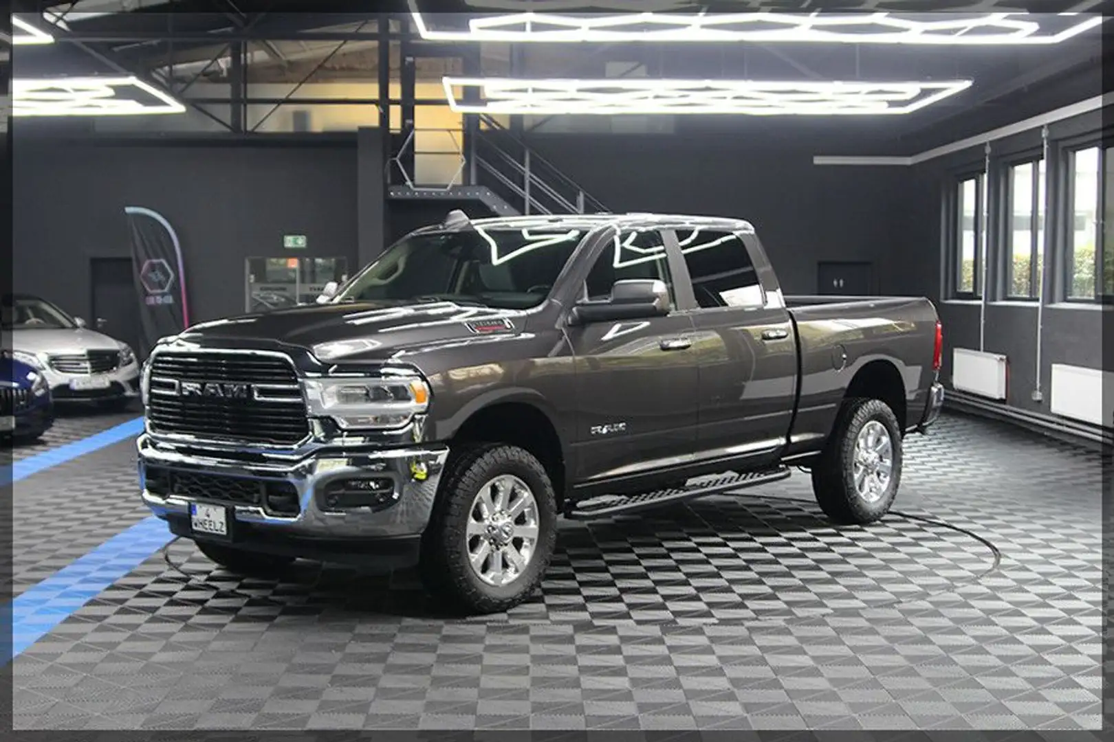 Dodge RAM 6.7 BIG HORN CREW CAB CUMMINS DIESEL Gris - 2