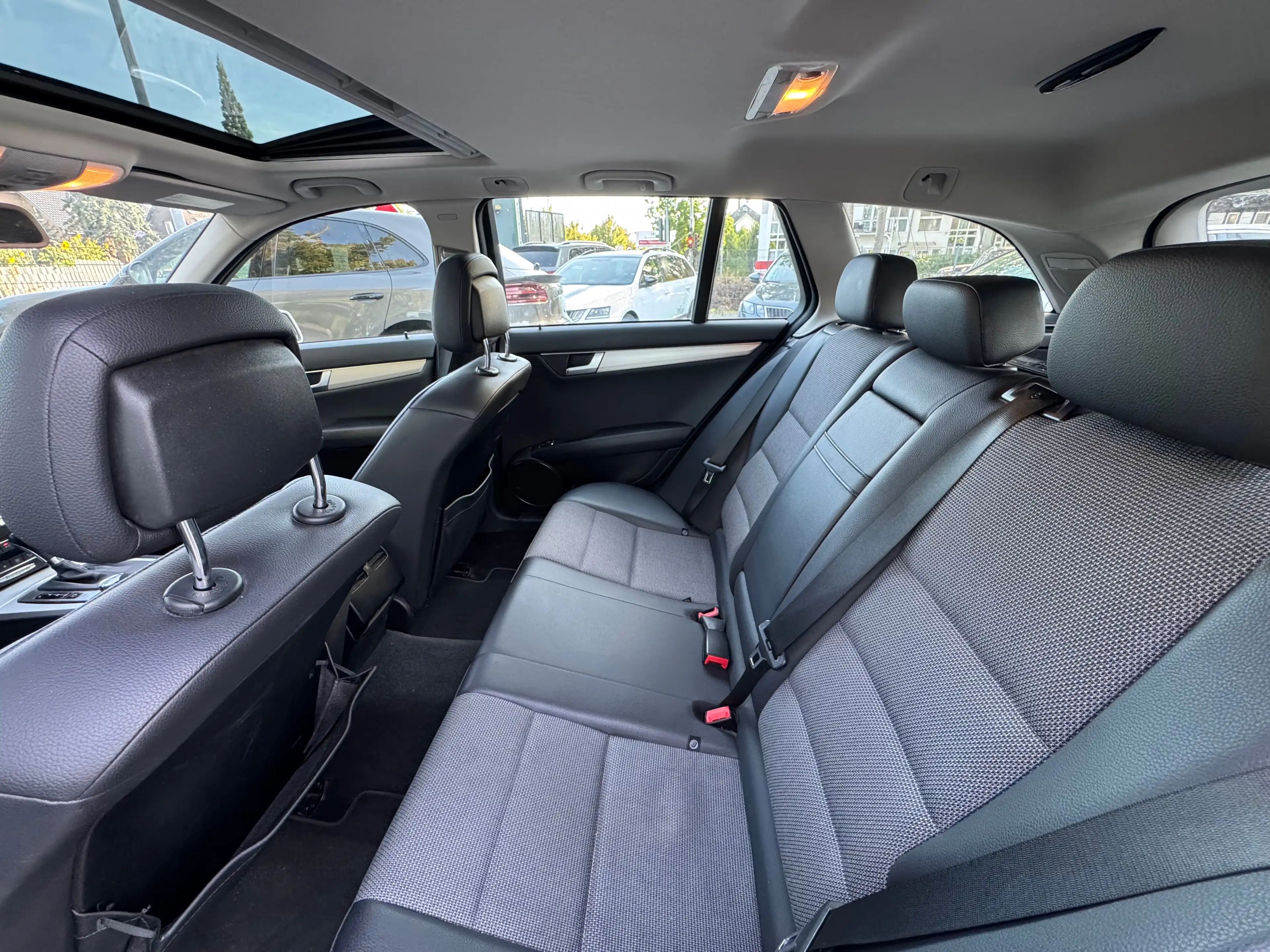 Mercedes-Benz C 250 C 250 CGI Avantgarde — photo 10