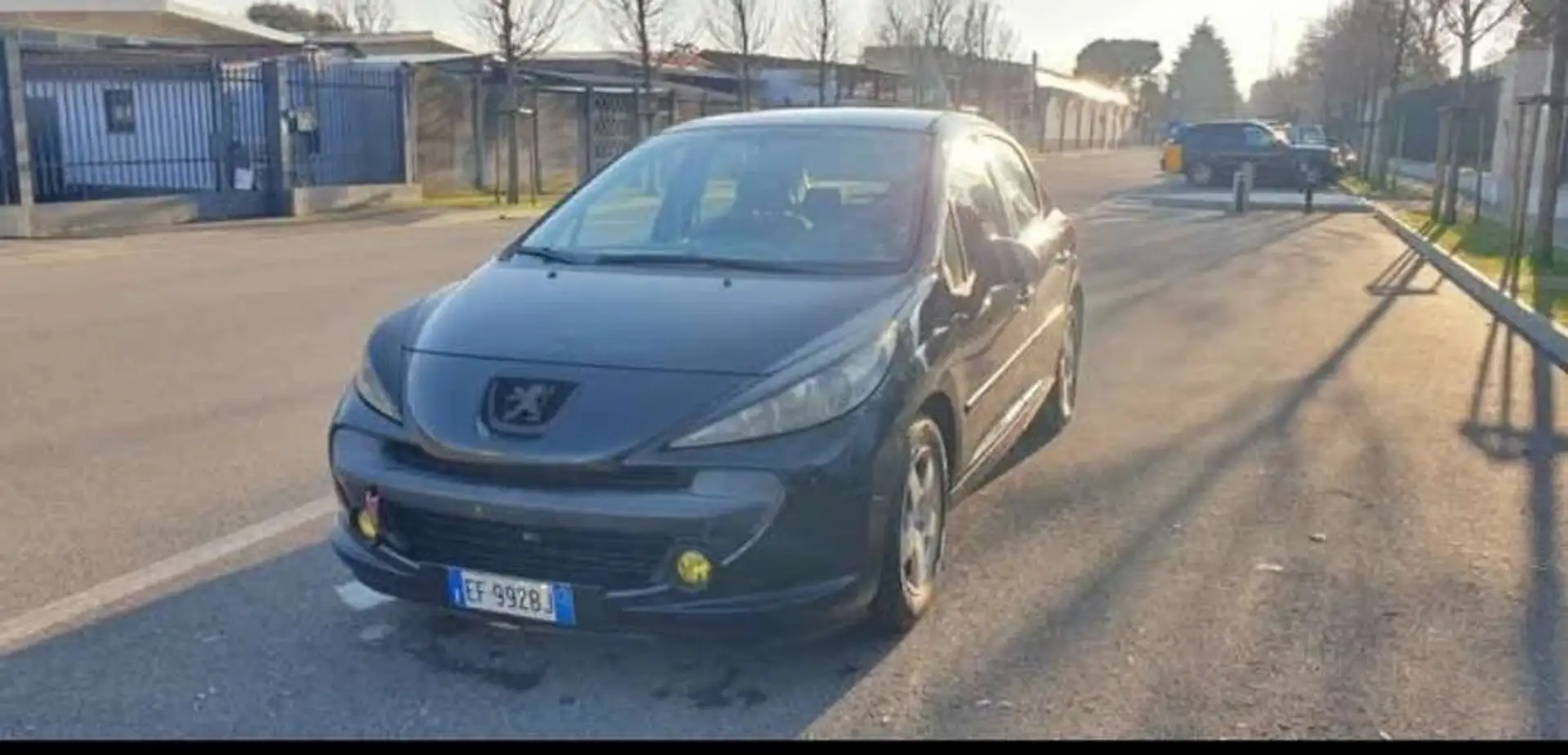 Peugeot 207 5p 1.4 hdi XS FL - 1