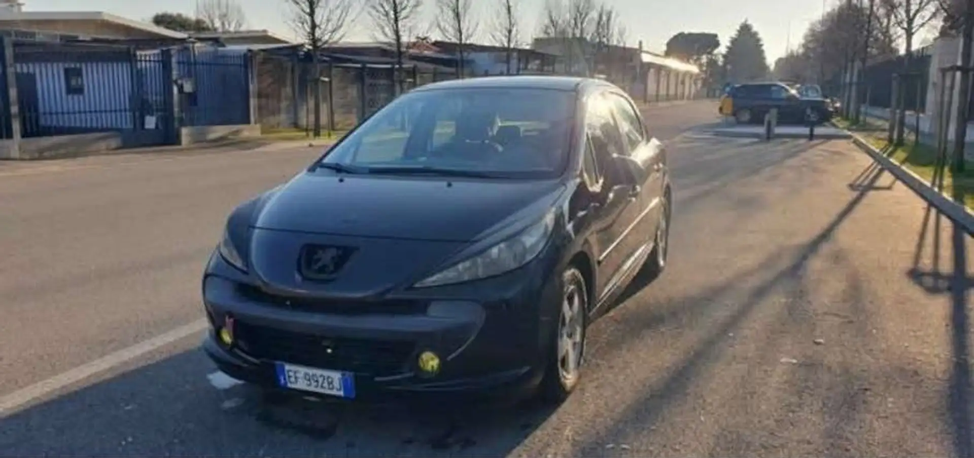 Peugeot 207 5p 1.4 hdi XS FL - 2