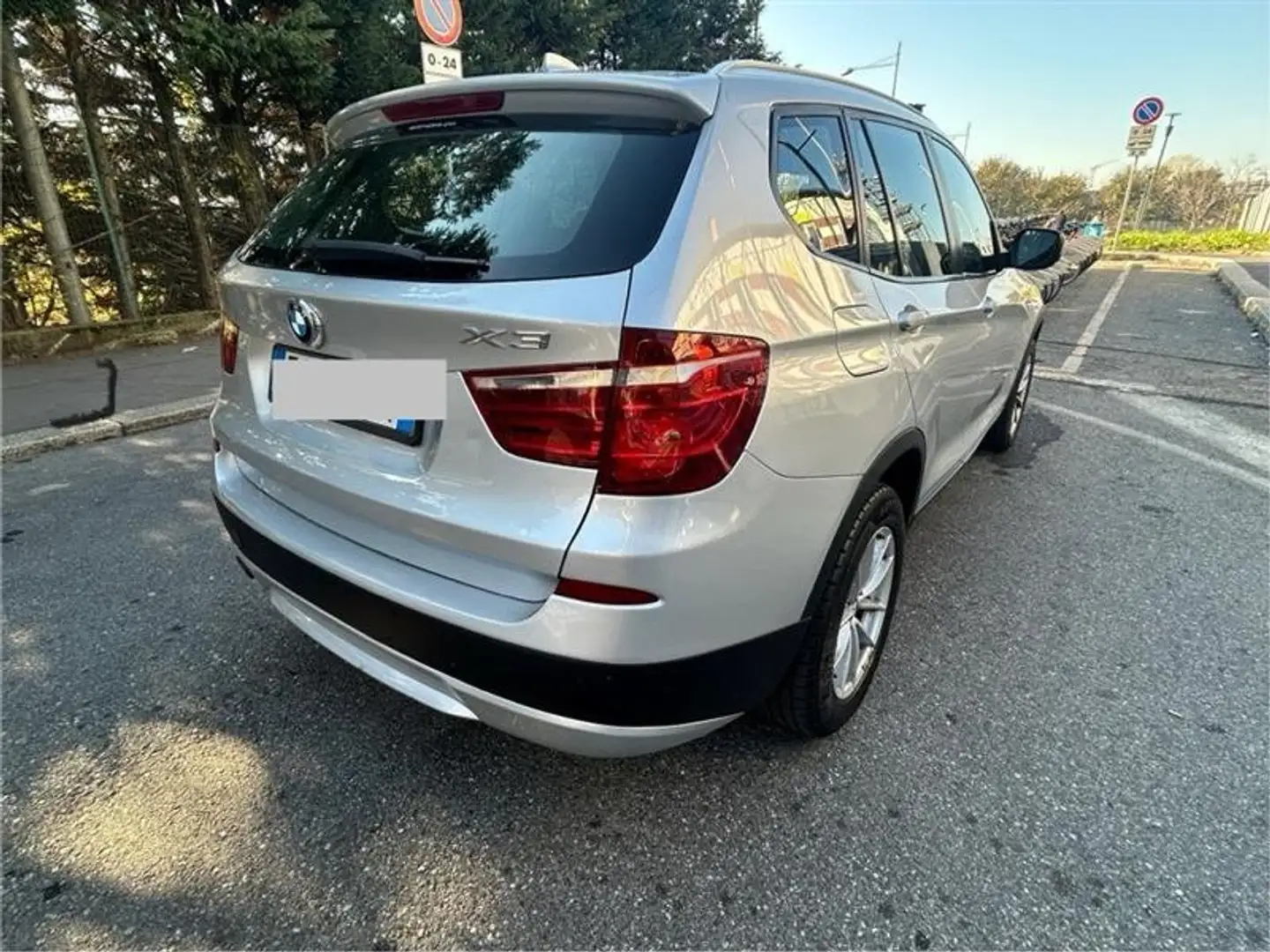 BMW X3 x drive 20d Business auto-Navi Argento - 2