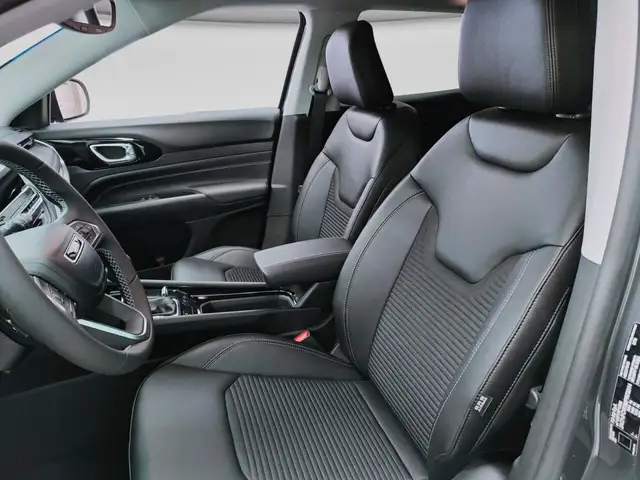 Jeep Compass view 4